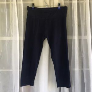 Navy capri leggings